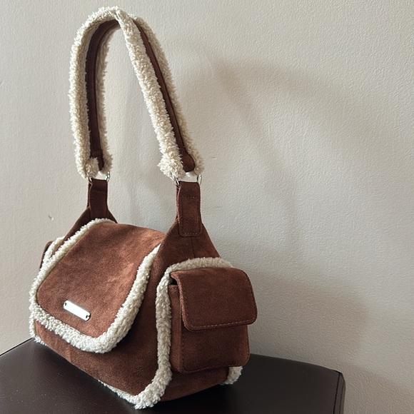 W Concept Shearling Shoulder Bag - Picture 6 of 15
